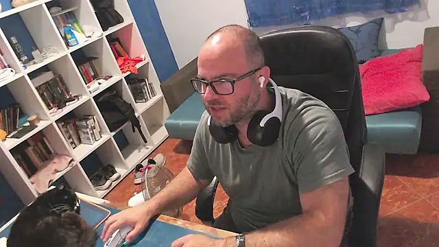 ravingr4d4 online show from June 1, 10:09 pm