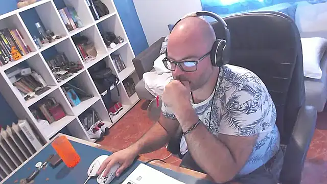 ravingr4d4 online show from October 10, 10:49 am