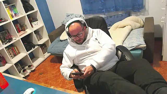 ravingr4d4 online show from January 7, 11:43 pm