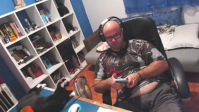 ravingr4d4 online show from October 7, 9:49 pm