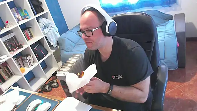 ravingr4d4 online show from March 30, 1:12 pm