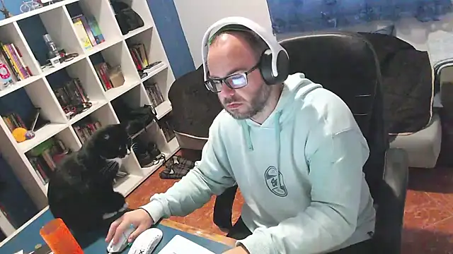 ravingr4d4 online show from November 17, 9:13 am