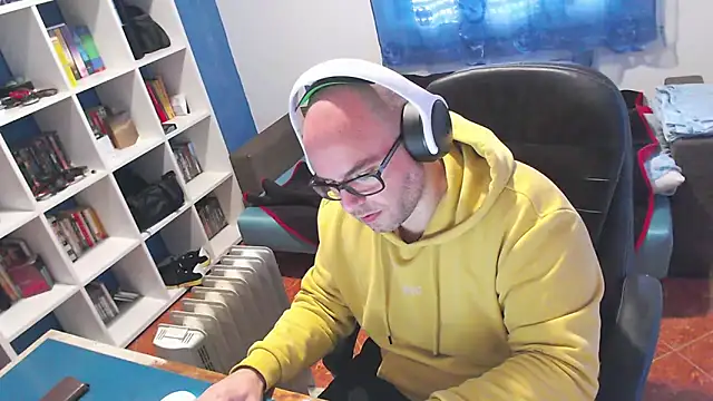 ravingr4d4 online show from December 19, 11:01 am