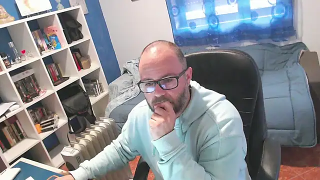 ravingr4d4 online show from March 18, 9:01 am