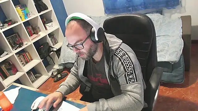 ravingr4d4 online show from January 12, 9:16 am