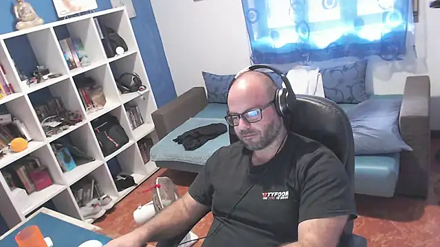 ravingr4d4 online show from October 21, 9:41 am