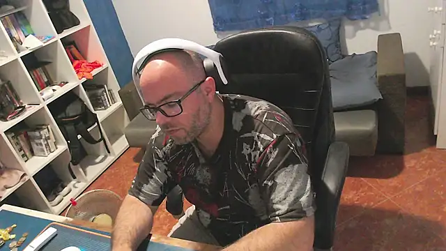ravingr4d4 online show from May 25, 9:46 pm