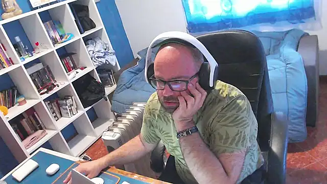 ravingr4d4 online show from April 24, 8:05 am
