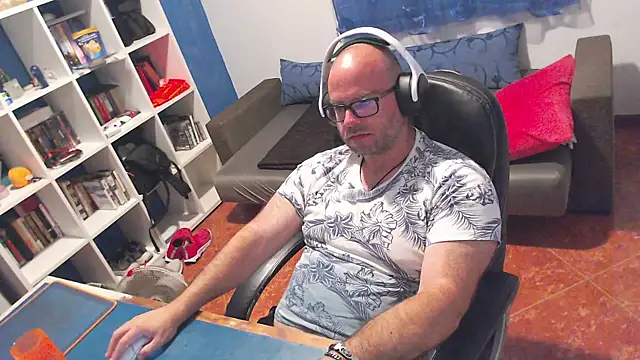 Snapshot of ravingr4d4 chatting on June 17, 10:08 pm ravingr4d4 online show from June 17, 10:08 pm