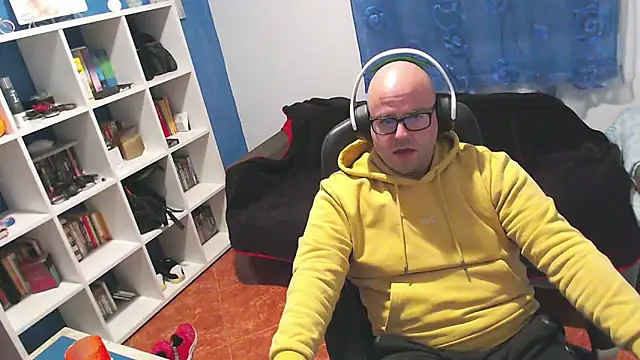 ravingr4d4 online show from December 16, 9:30 pm