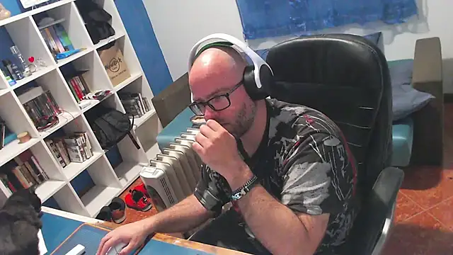 ravingr4d4 online show from April 11, 9:07 pm