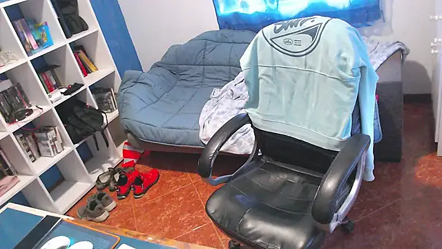 ravingr4d4 online show from May 12, 8:21 am