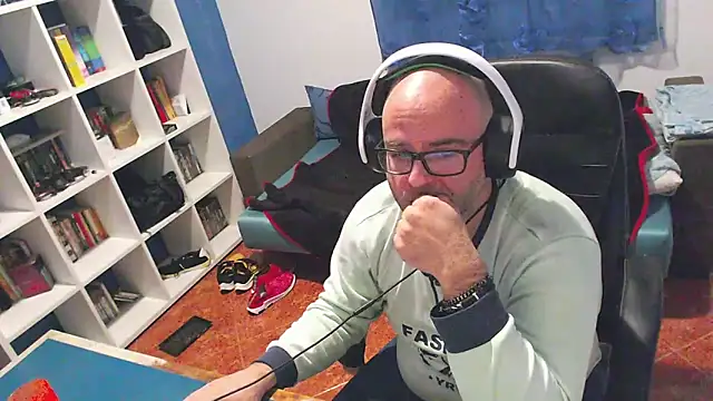 ravingr4d4 online show from December 19, 11:51 pm