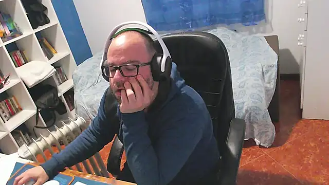 ravingr4d4 online show from February 10, 8:57 am