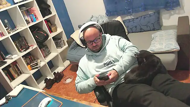 ravingr4d4 online show from March 3, 11:34 pm