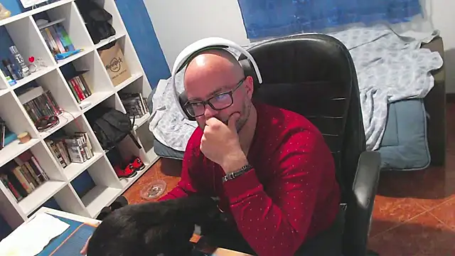 ravingr4d4 online show from April 10, 11:01 pm