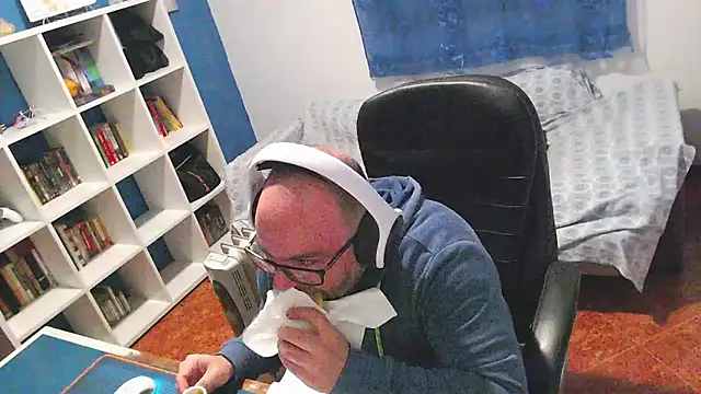 ravingr4d4 online show from February 7, 7:55 pm