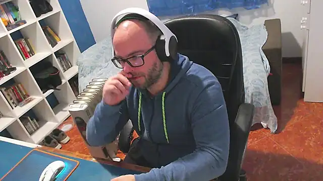 ravingr4d4 online show from February 10, 10:09 pm