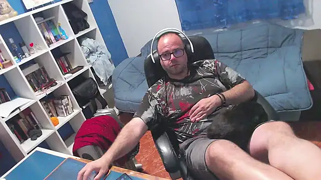 ravingr4d4 online show from April 2, 9:32 pm