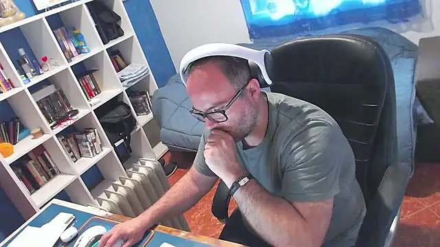 ravingr4d4 online show from April 7, 9:55 am