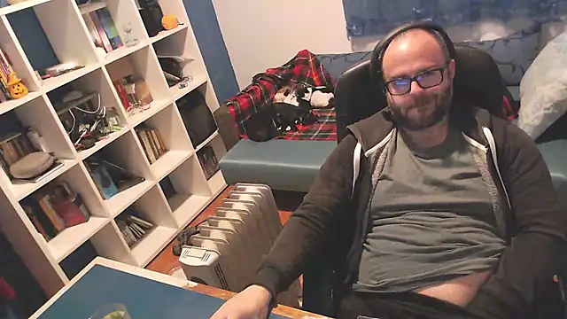 ravingr4d4 online show from March 16, 9:37 pm
