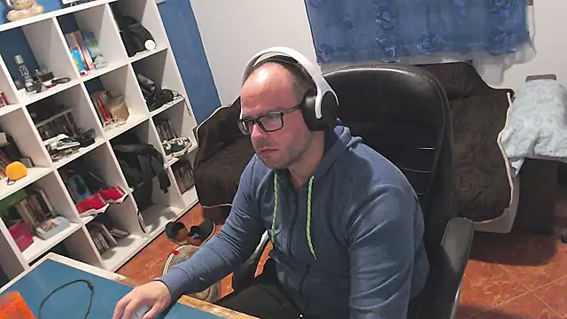 ravingr4d4 online show from November 3, 10:35 pm