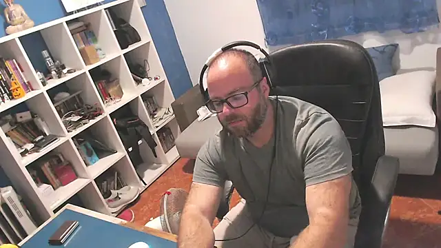 ravingr4d4 online show from September 29, 9:42 pm