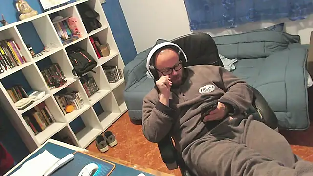 ravingr4d4 online show from February 24, 12:00 am