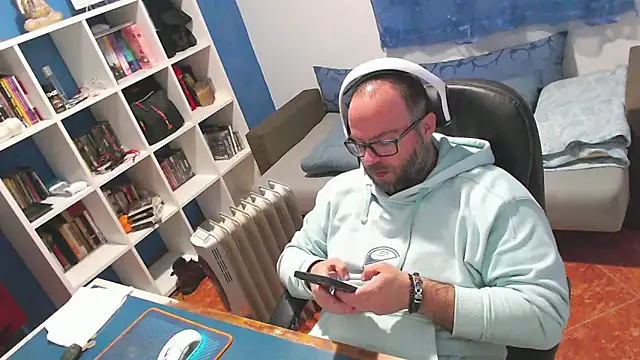 ravingr4d4 online show from March 1, 7:58 pm