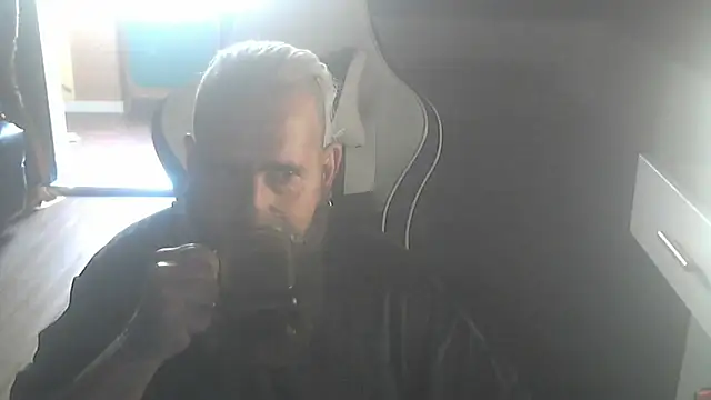 maseurbeardedpig online show from October 31, 10:56 am