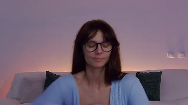 LilyRoselyn online show from March 25, 2:05 pm