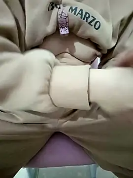 SweetGirl2k2 online show from November 8, 12:25 am