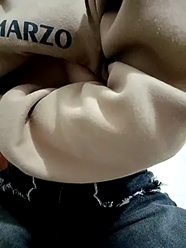 SweetGirl2k2 online show from March 9, 11:35 pm