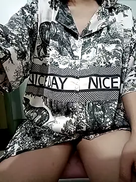 SweetGirl2k2 online show from March 25, 8:19 pm