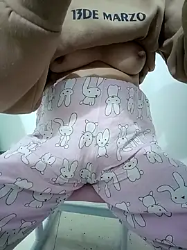 SweetGirl2k2 online show from December 16, 11:09 pm