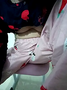 SweetGirl2k2 online show from November 24, 10:21 pm