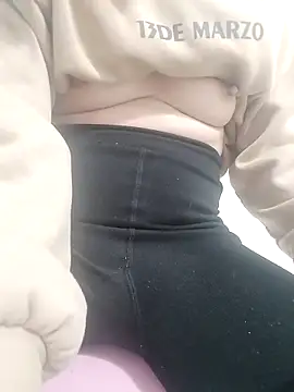 SweetGirl2k2 online show from March 8, 7:05 am