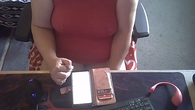 Snapshot of Silvia2277 chatting on July 12, 9:43 am Silvia2277 online show from July 12, 9:43 am