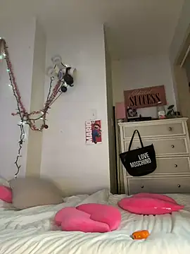 Snapshot of OriginalBarbieEst92 chatting on January 10, 5:02 pm OriginalBarbieEst92 online show from January 10, 5:02 pm