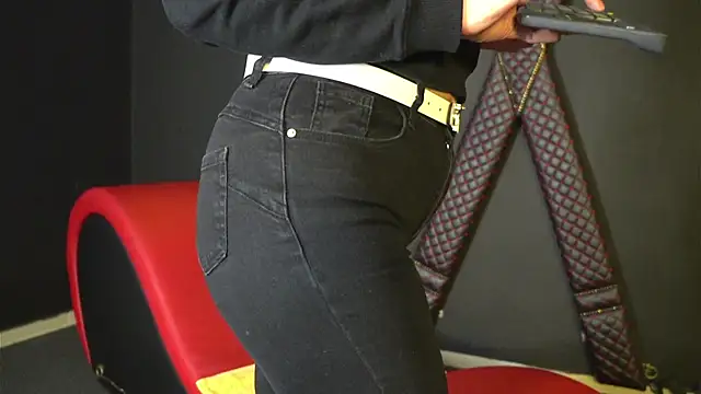 Snapshot of CelineConner chatting on February 9, 5:05 am CelineConner online show from February 9, 5:05 am