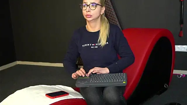 CelineConner online show from February 13, 8:38 am