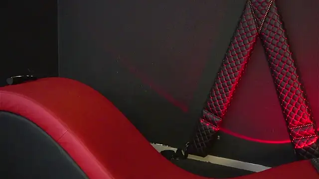 Snapshot of CelineConner chatting on February 25, 5:18 am CelineConner online show from February 25, 5:18 am