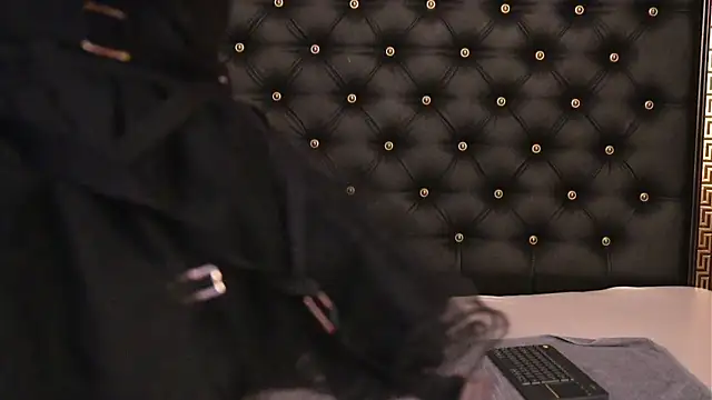 Snapshot of CelineConner chatting on June 15, 4:23 am CelineConner online show from June 15, 4:23 am