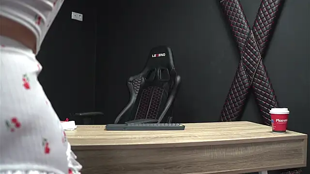 Snapshot of CelineConner chatting on December 18, 5:12 am CelineConner online show from December 18, 5:12 am