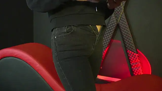 Snapshot of CelineConner chatting on March 1, 5:07 am CelineConner online show from March 1, 5:07 am