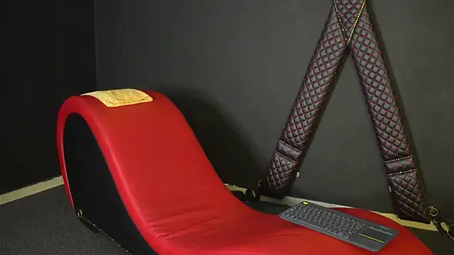 Snapshot of CelineConner chatting on February 11, 5:18 am CelineConner online show from February 11, 5:18 am