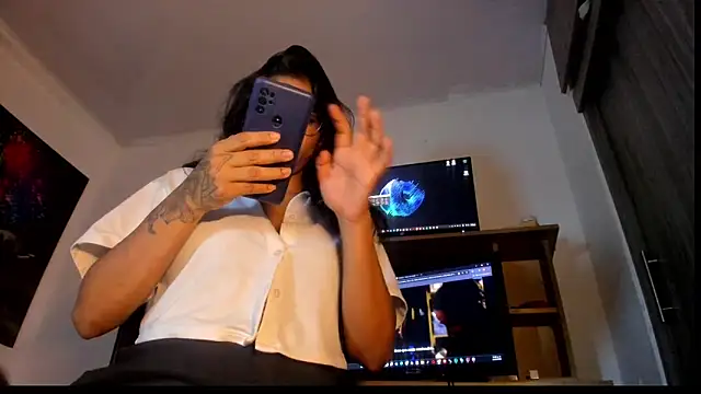 Snapshot of kaamilah chatting on October 15, 4:33 am kaamilah online show from October 15, 4:33 am