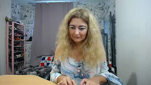 Snapshot of Helen1974 chatting on October 15, 9:50 am Helen1974 online show from October 15, 9:50 am