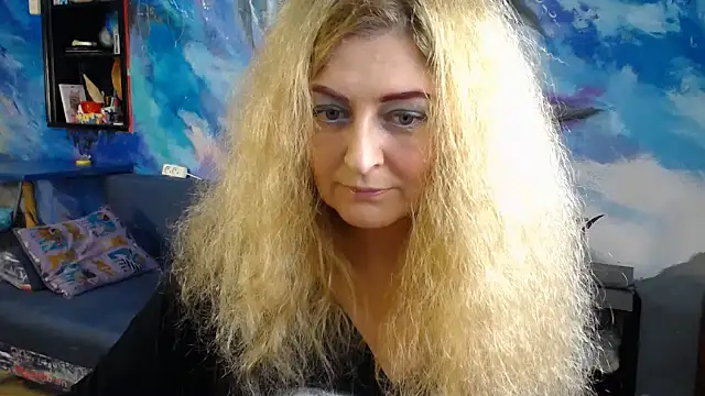 Snapshot of Helen1974 chatting on October 31, 8:38 pm Helen1974 online show from October 31, 8:38 pm