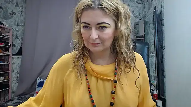 Snapshot of Helen1974 chatting on October 6, 5:57 pm Helen1974 online show from October 6, 5:57 pm